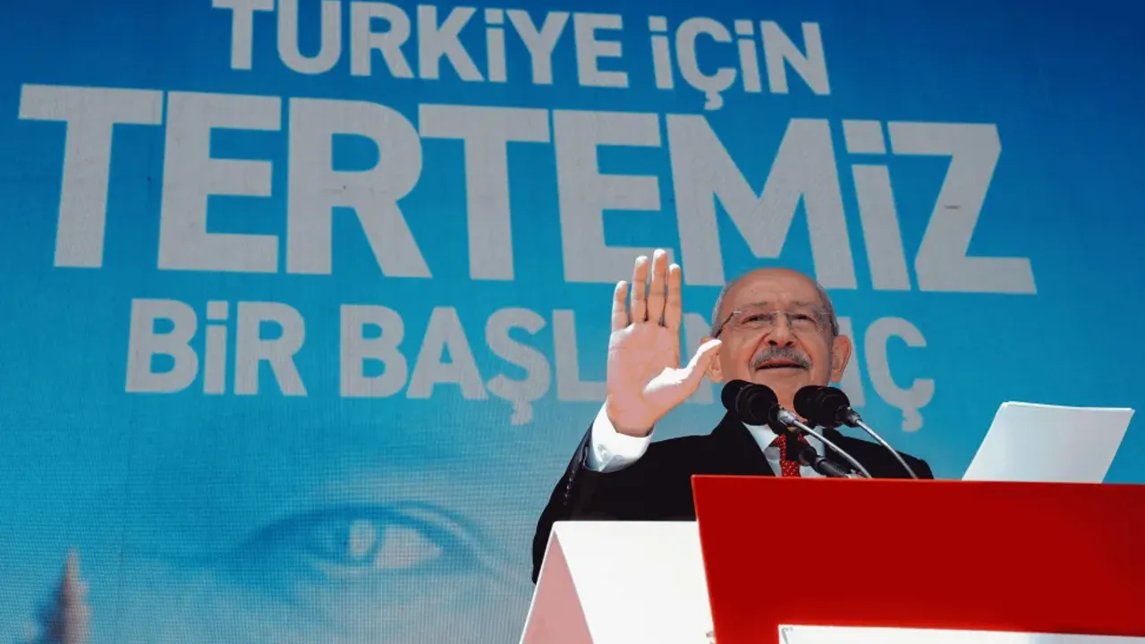 CHP'nin İnstagram hesabı el değiştirdi: Yapılan paylaşım binlerce tepki yorumu aldı!