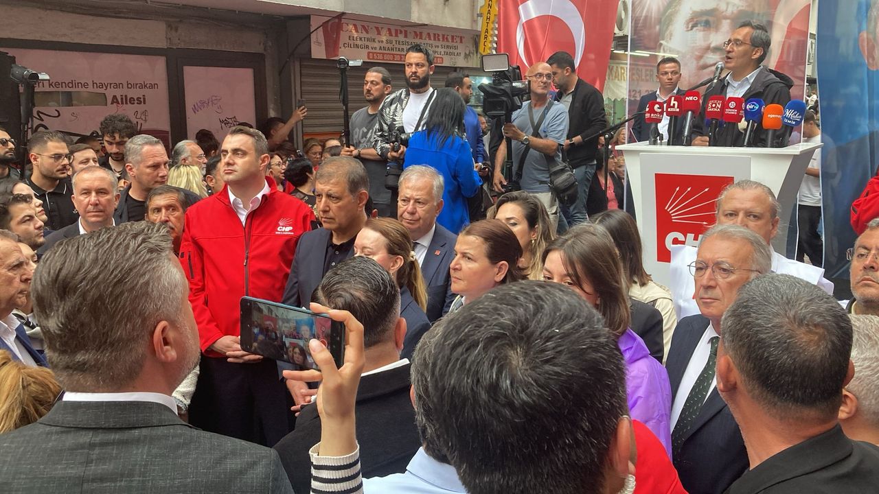 İzmirliler mutlak butlan’a karşı il binası önünde toplanıyor