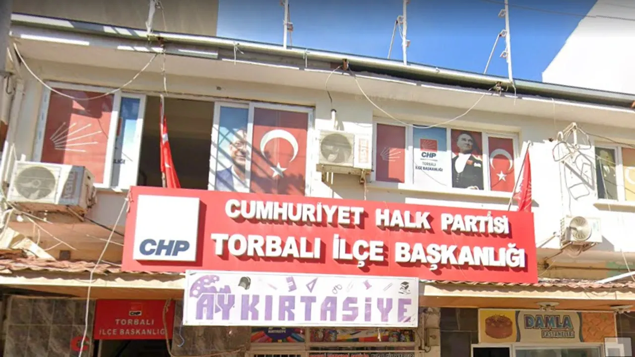 Genel merkezde pankart açanlara CHP Torbalı'dan provokasyon tepkisi!