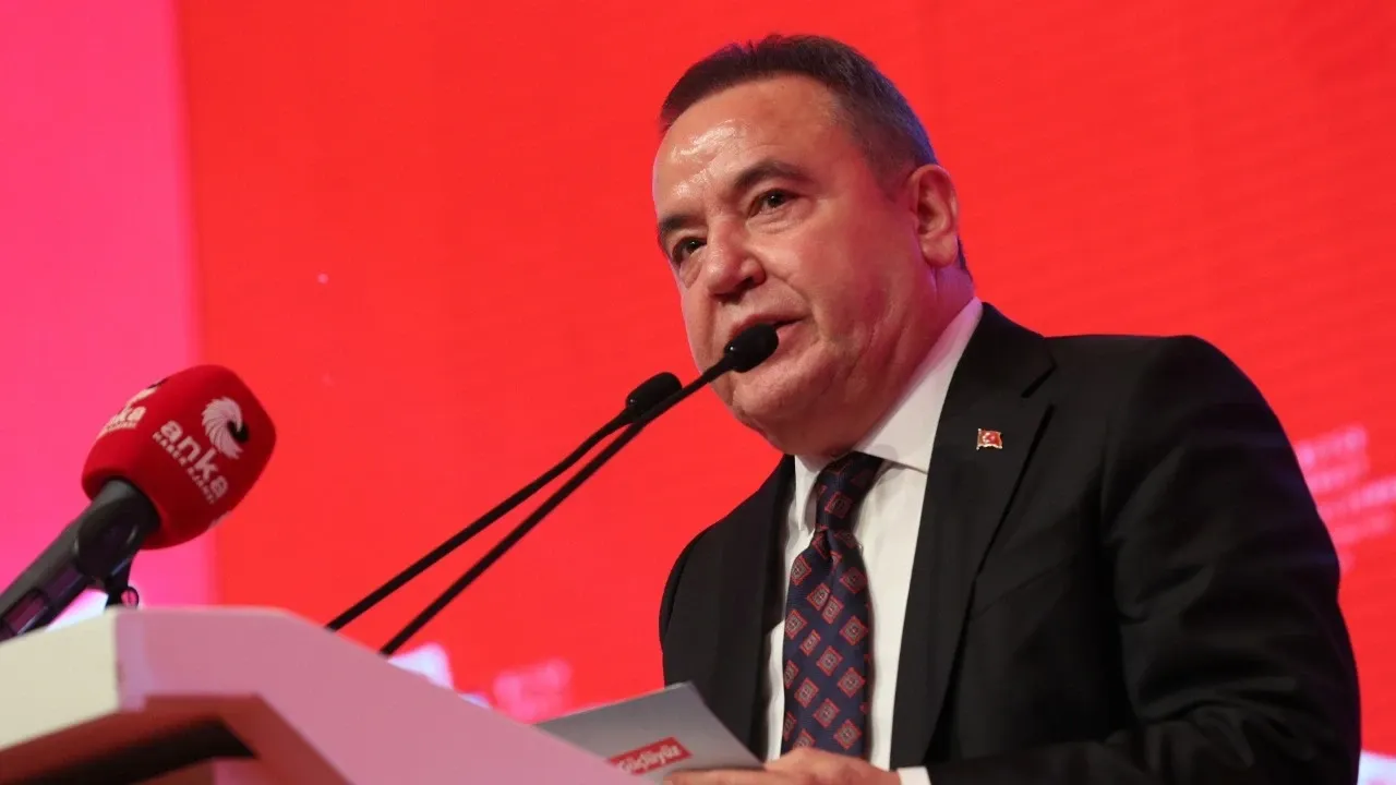 Muhittin Böcek hastaneye kaldırıldı