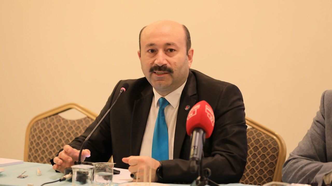 Sağlık Sen İzmir'de 10 bin üyeyle yetkiyi kaptırmadı