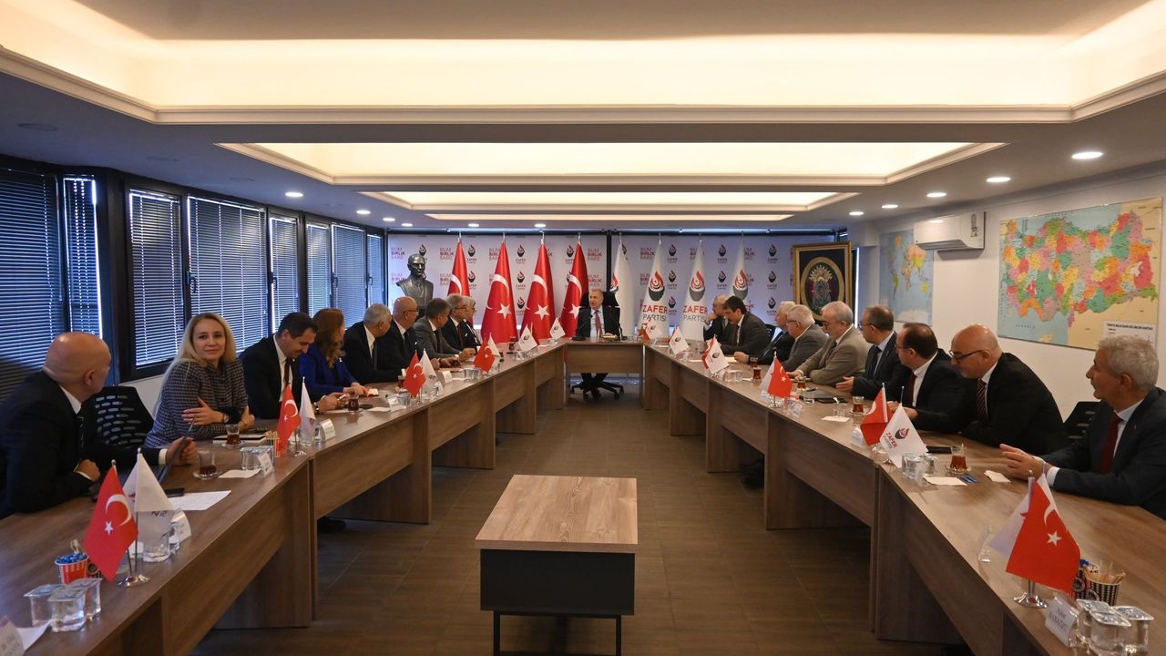 Zafer Partisi CHP kararı sonrası acil koduyla toplandı