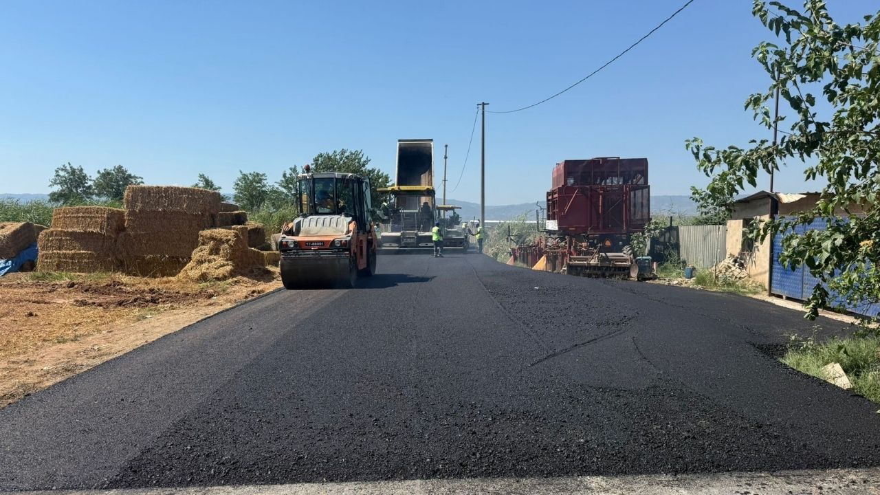 Aydın'ın tüm ilçelerinde eş zamanlı yol çalışmaları sürüyor