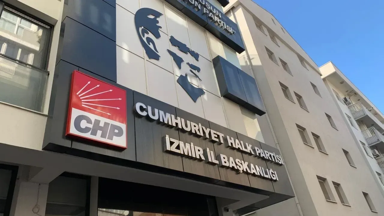 CHP’de kurultay talebi: CHP İzmir delegeleri noter adımı attı