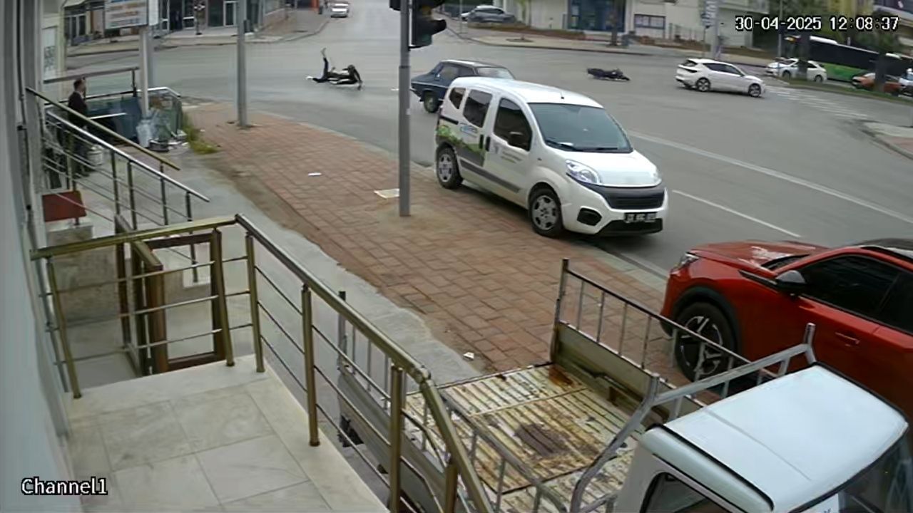 Denizli'de kontrolden çıkan motosiklet metrelerce sürüklendi
