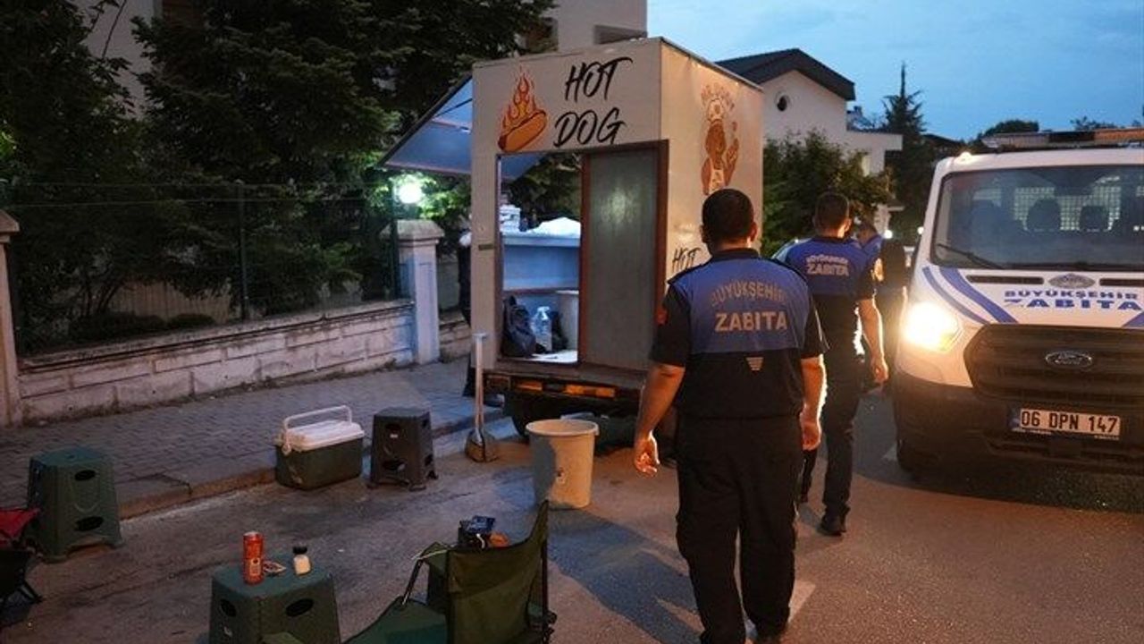Denizli'de zabıtadan kaçak köfte ve kokoreç tezgahlarına baskın