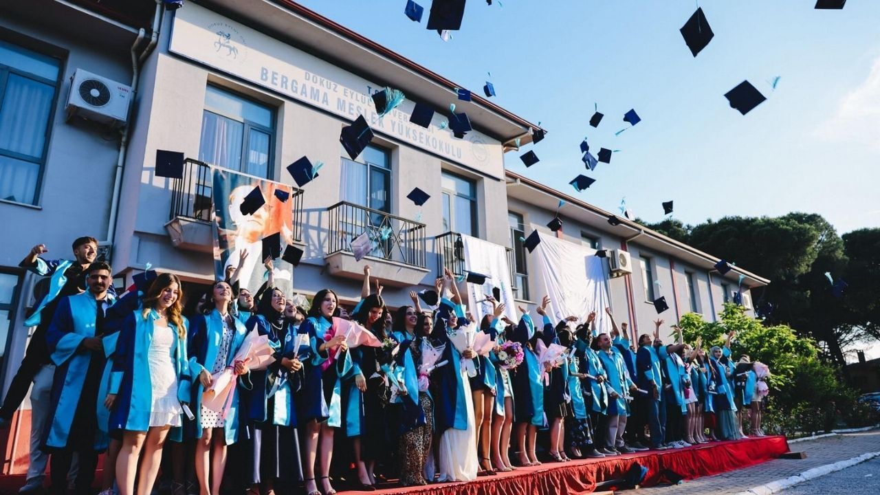 DEÜ Bergama MYO mezunları sanayiye donanımlı adımlarla uçtu