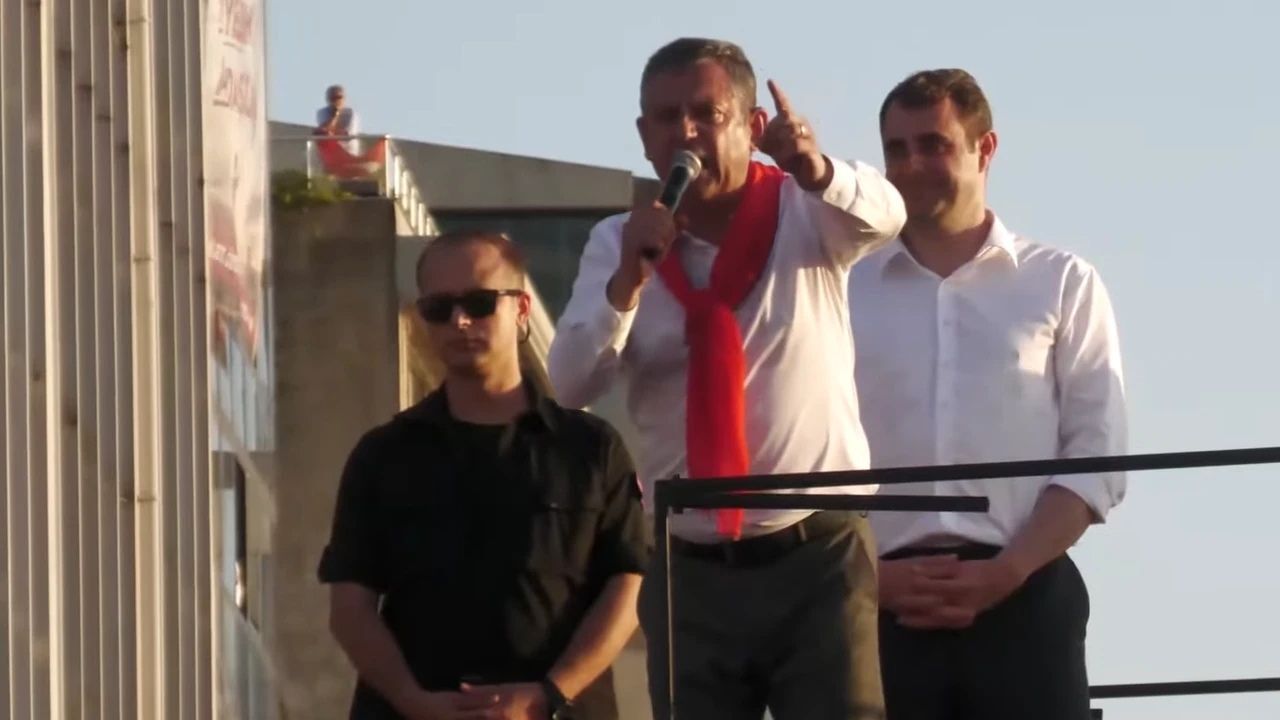 Özgür Özel İzmir'de alternatif il binasını açtı: Benim adım Tatar Ramazan ben bu oyunu bozarım!