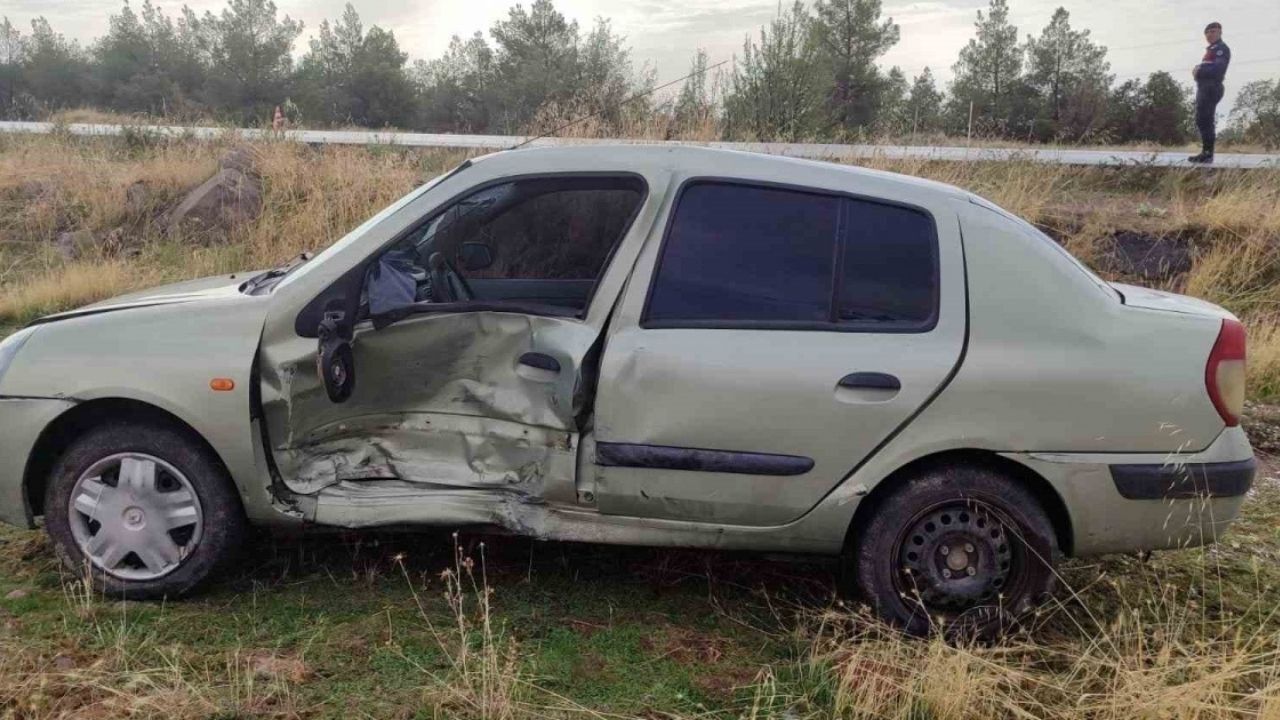 Uşak'taki kazada bebek dahil beş kişi yaralandı