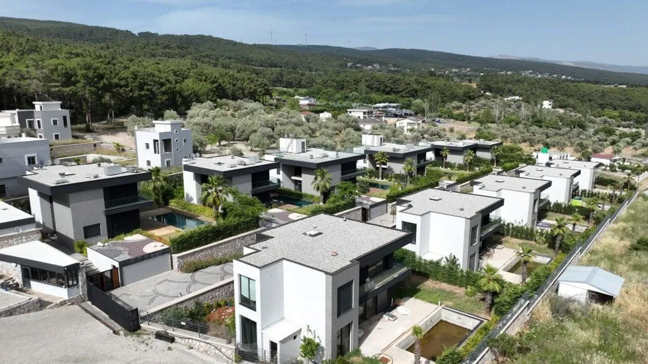 Mecliste konuşulmuştu: 16 adet villanın yıkımı için ihale