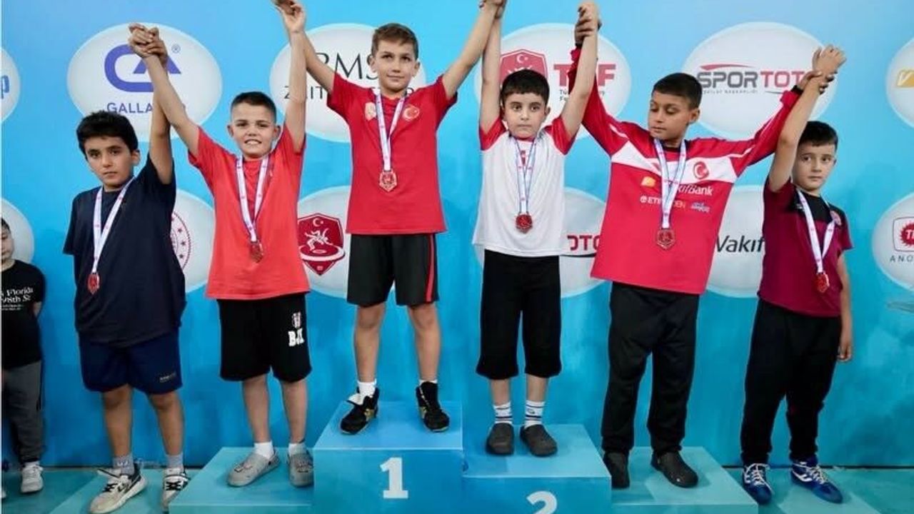 Başkentteki dev güreş şampiyonasında büyük Aliağa gururu