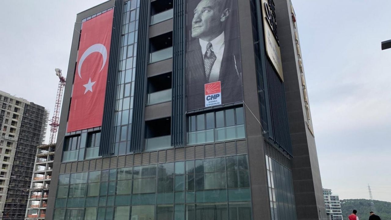 CHP İstanbul İl Binasında gece yarısı ne oldu? İmamoğlu ve Kılıçdaroğlu cephesi karşı karşıya geldi!