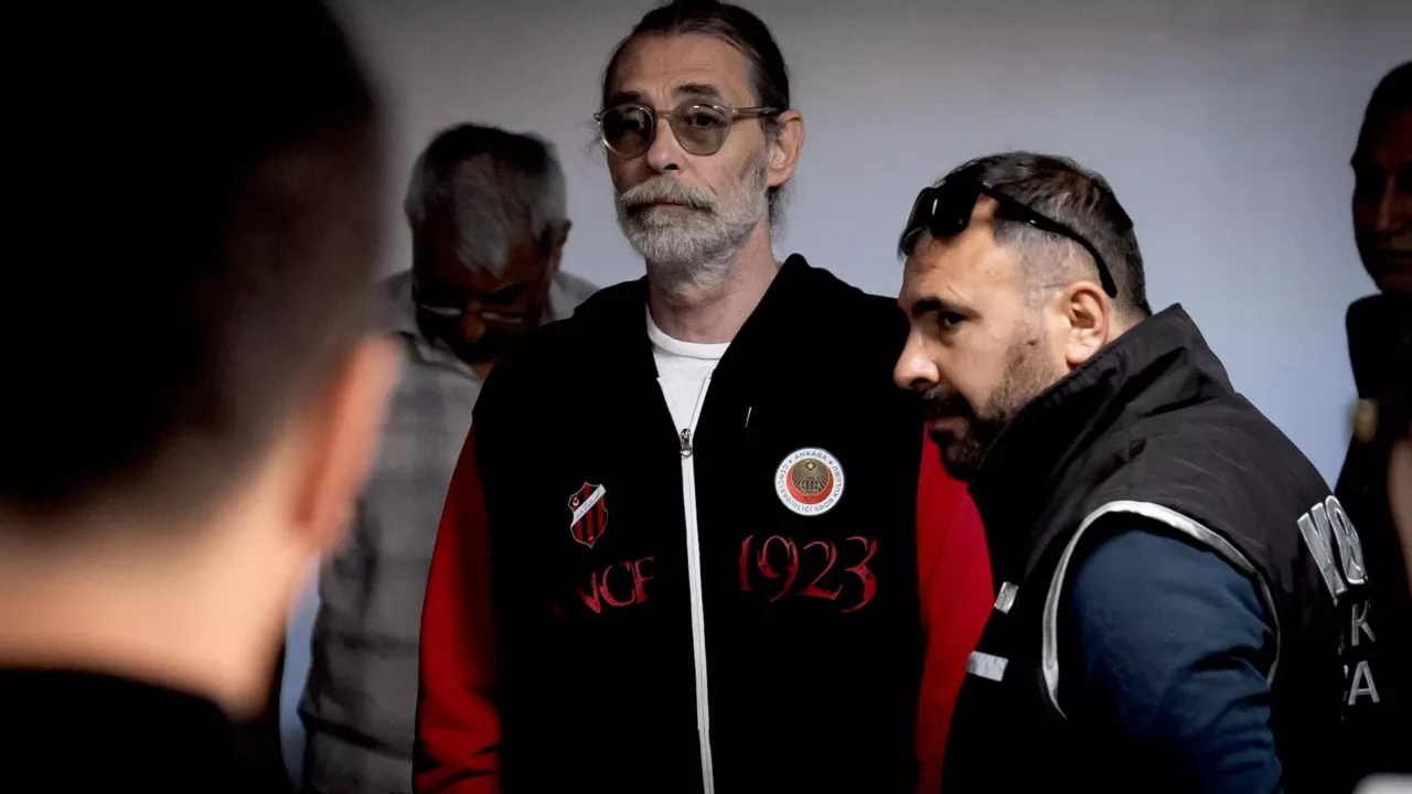 Erdal Beşikçioğlu'na yöneltilen suçlamalar belli oldu: Etimesgut Belediyesi'ne yolsuzluk operasyonu
