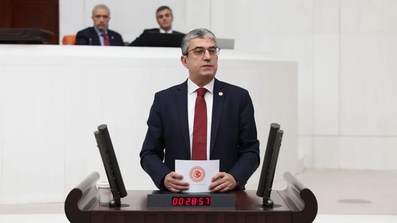 Siyasette 200 belediye başkanı aniden karar değiştirdi: Yerel yönetim haritası sil baştan mı çiziliyor?