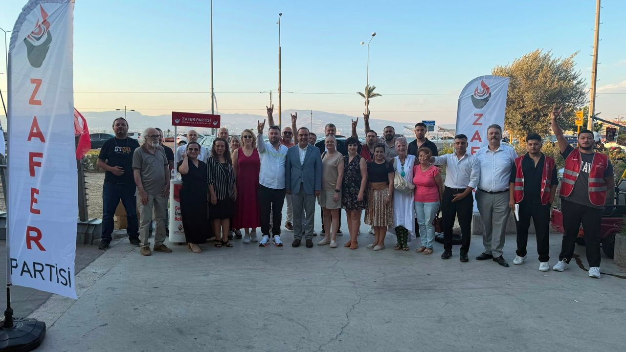 Göztepe'de Zafer Partisi Konak İlçe Başkanlığı standına yoğun ilgi