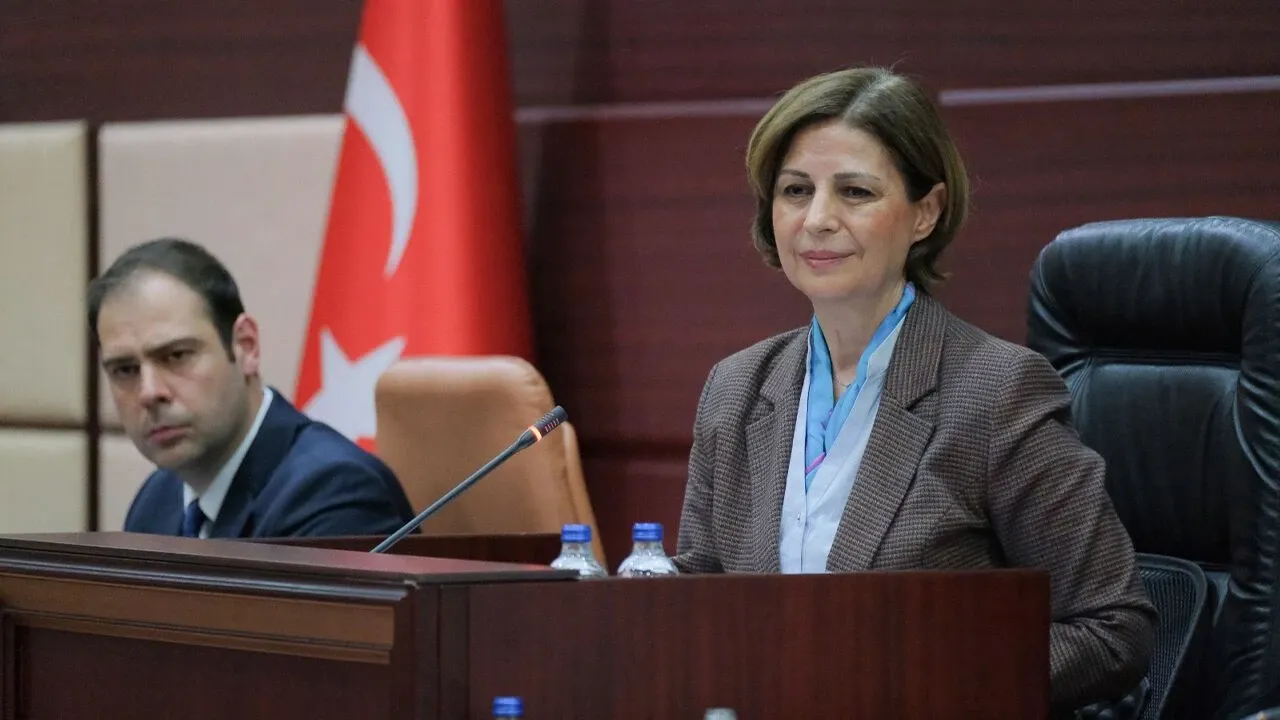 Ayşe Ünlüce AK Parti'ye mi geçiyor? Özgür Özel'in yanında olacak mı? İşte detaylar..