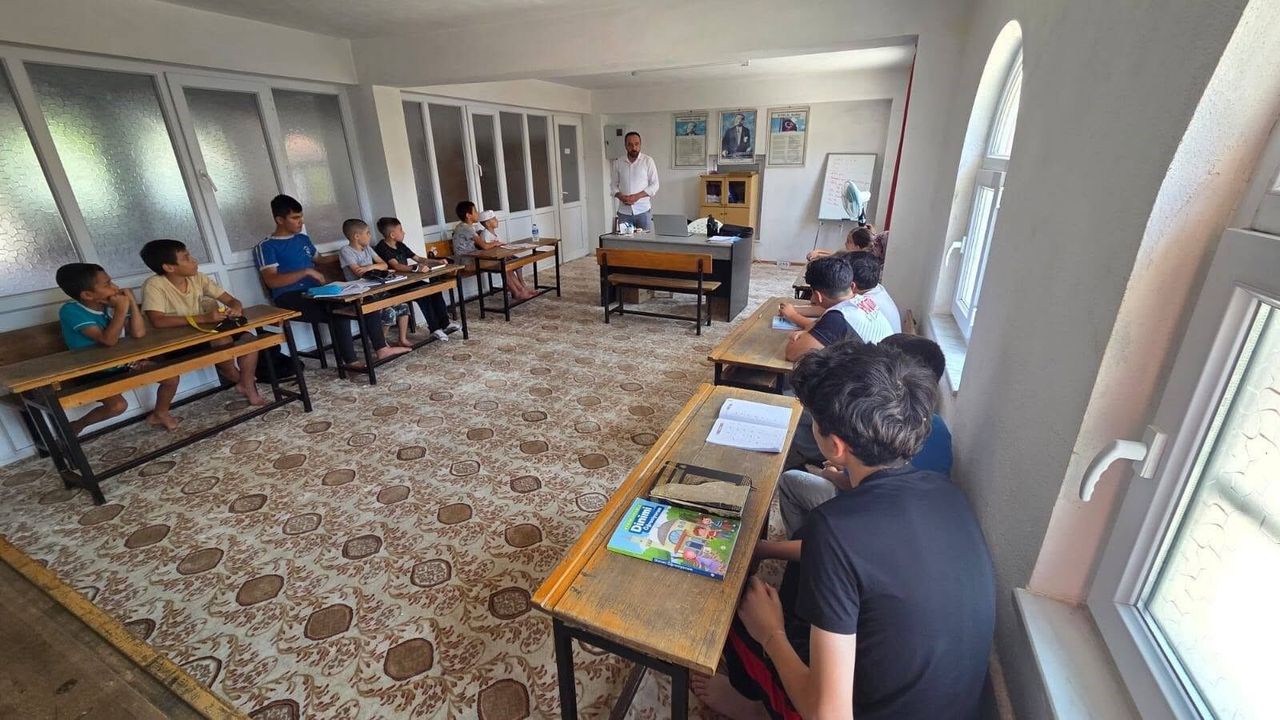 Kuyucak'ta yaz Kur'an kursu öğrencilerine özel ahlak semineri