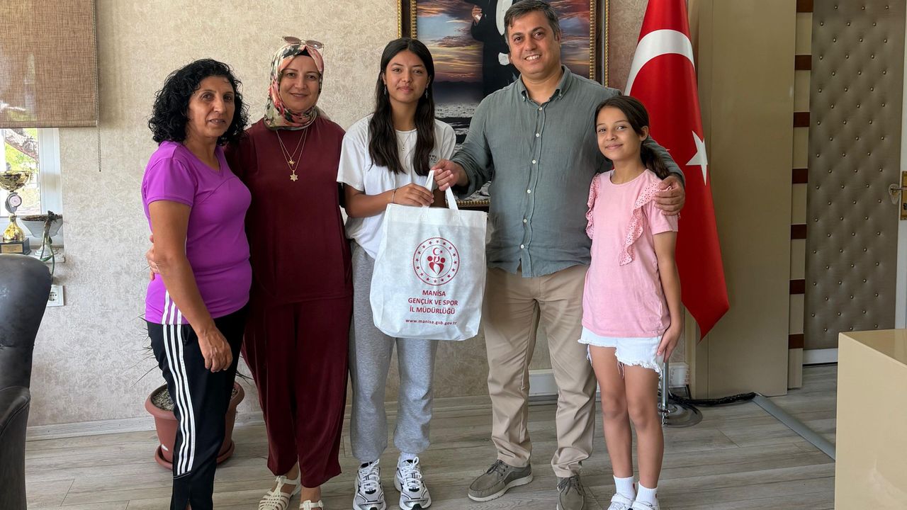 Manisa'da 9 madalyalı şampiyon Atlet Belinay'a büyük ödül