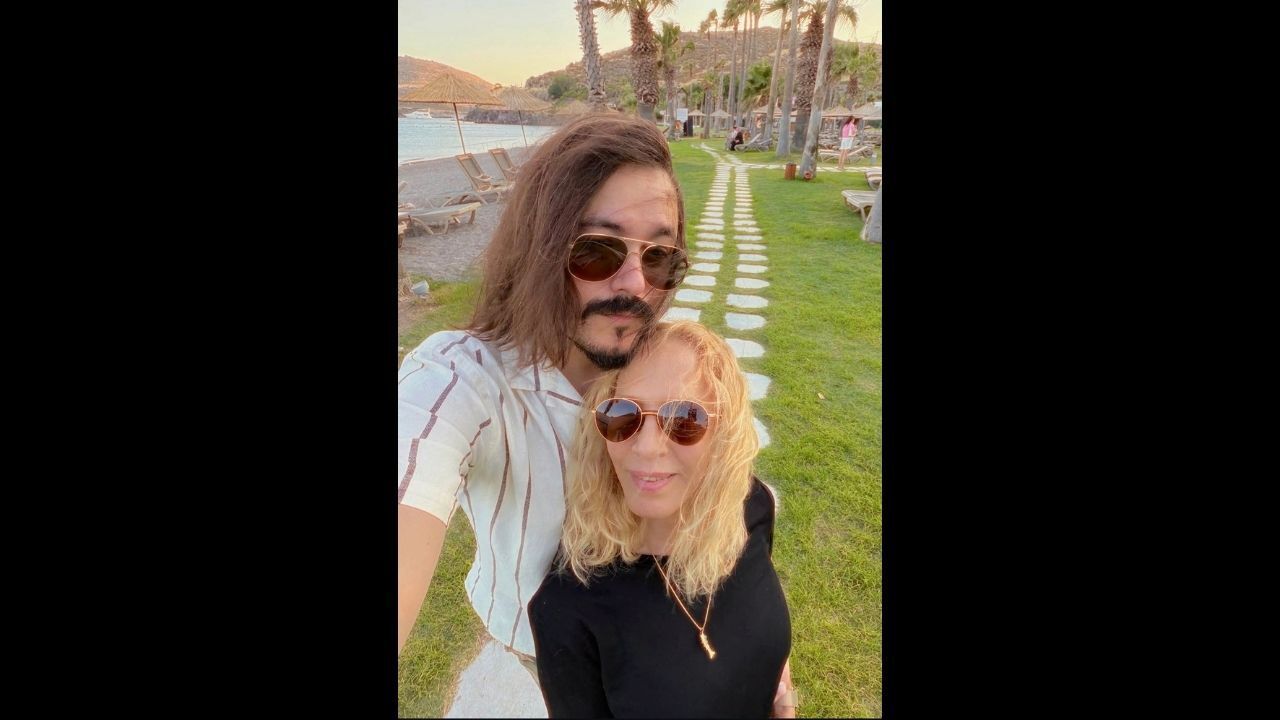 Sertab Erener ve Emre Kula evliliklerinde 10 yılı devirdi