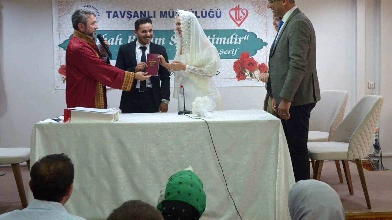 TDV destekli projede ilk imzalar atıldı genç çift evlendi