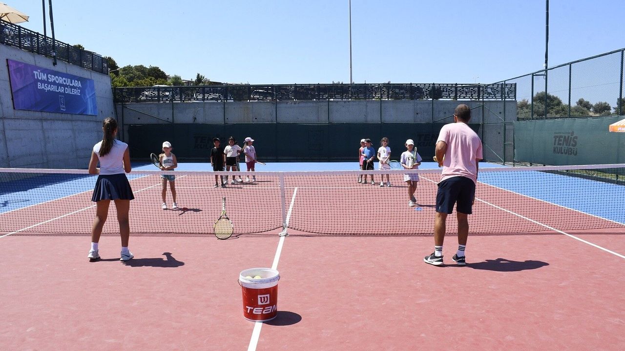 Kuşadası tenis kulübü 27 bin sporseverle rekora koşuyor