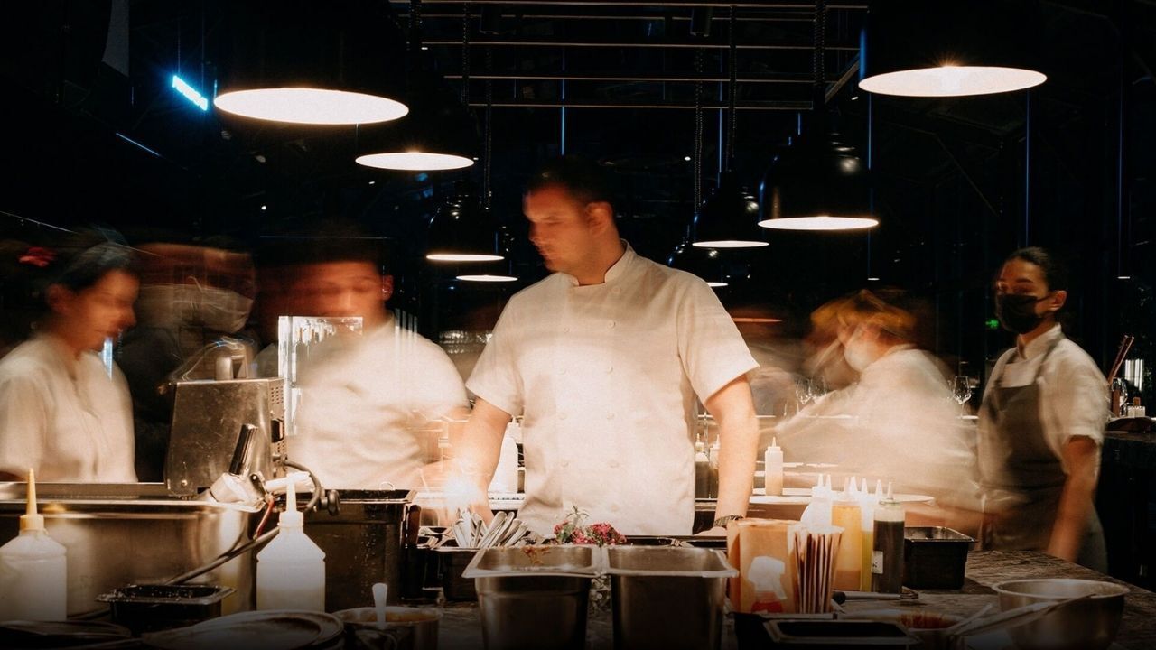 Urla'daki Michelin yıldızlı restoranda 7 kişiye 61 bin TL hesap! Şişe su fiyatı şaşkına çevirdi