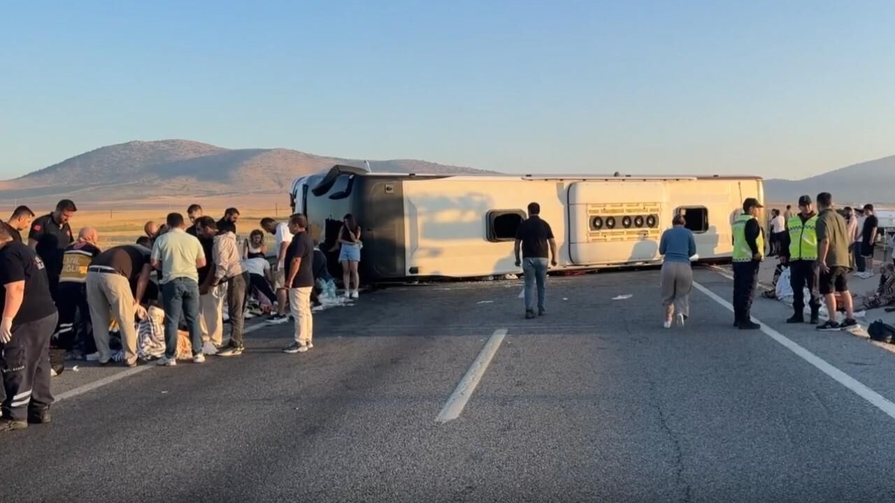 Kütahya'da feci otobüs kazası 31 kişi yaralandı