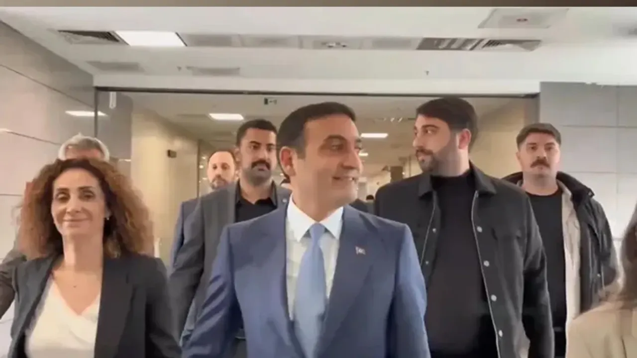 Tahliye edilmişti ama dönemedi! Beyoğlu Belediye Başkanı İnan Güney neden görevine başlayamıyor?