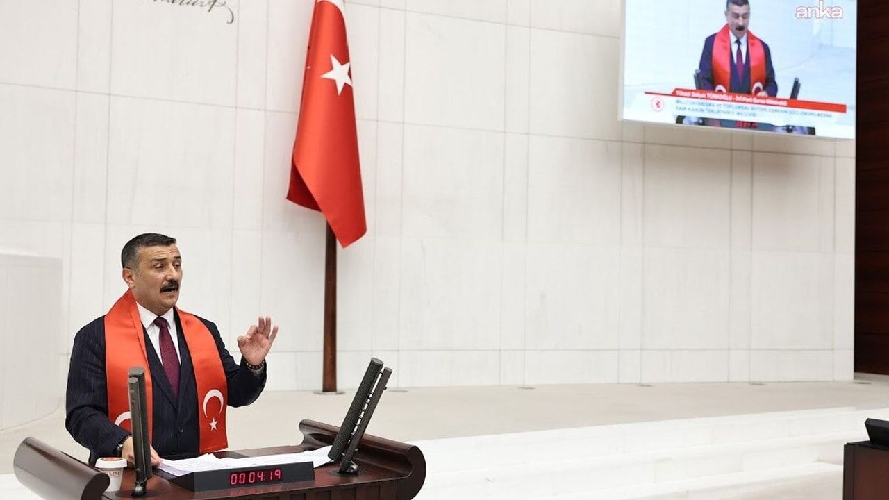 Mecliste 7 bin şehit ismi gerginliği oturuma ara verildi