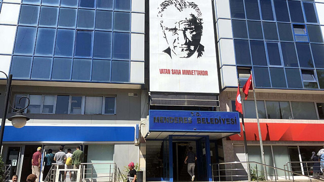 Menderes Belediye Başkanı'nın whatsapp mesajları gündem oldu: Ben yürüyen parayım!