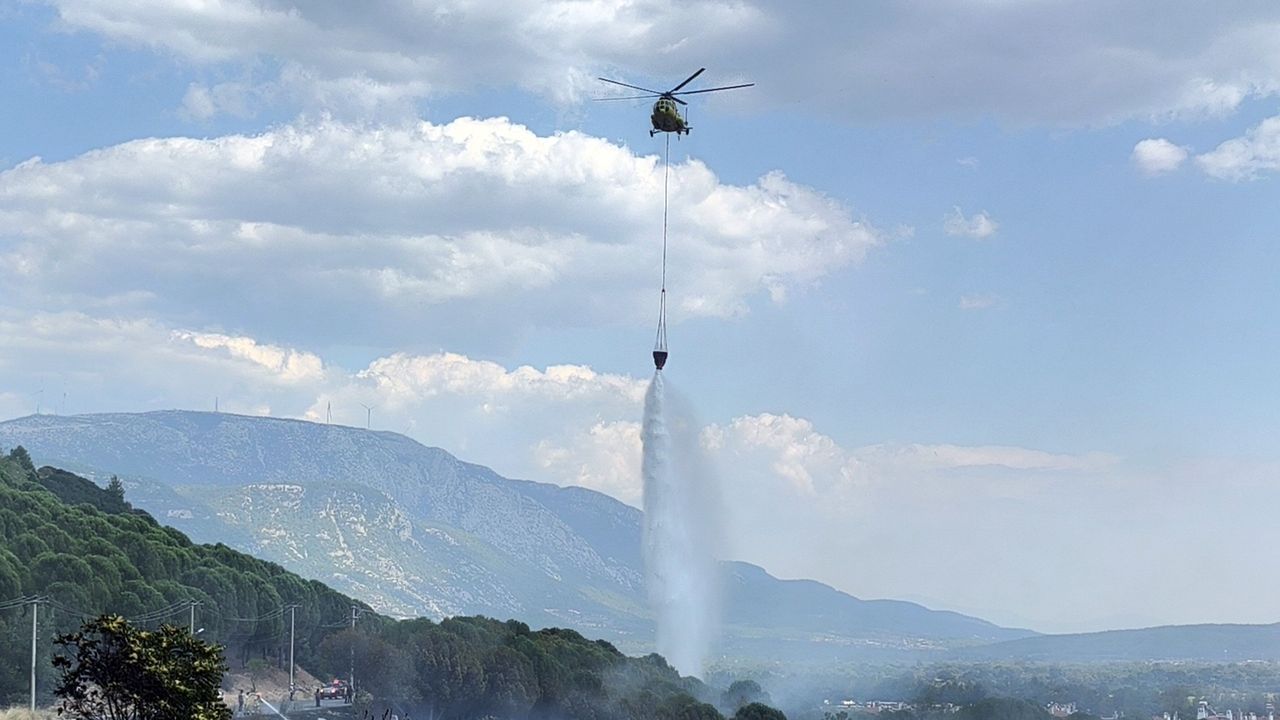 Muğla Menteşe alevlere teslim oldu: Ekipler ormanı son anda kurtardı