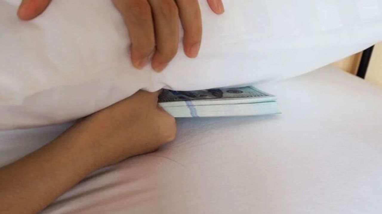 Evde para saklayanlar dikkat: Hırsızların eve girer girmez baktığı 9 gizli yer!