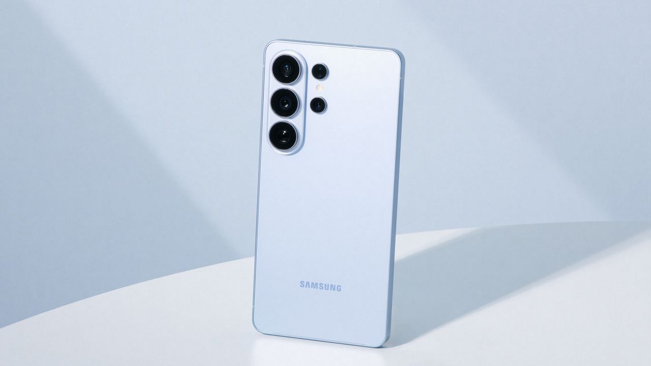 Samsung Galaxy S27 tasarımı sızdırıldı! Dıştan aynı kalan telefonda "içeriden" devrim mi geliyor?