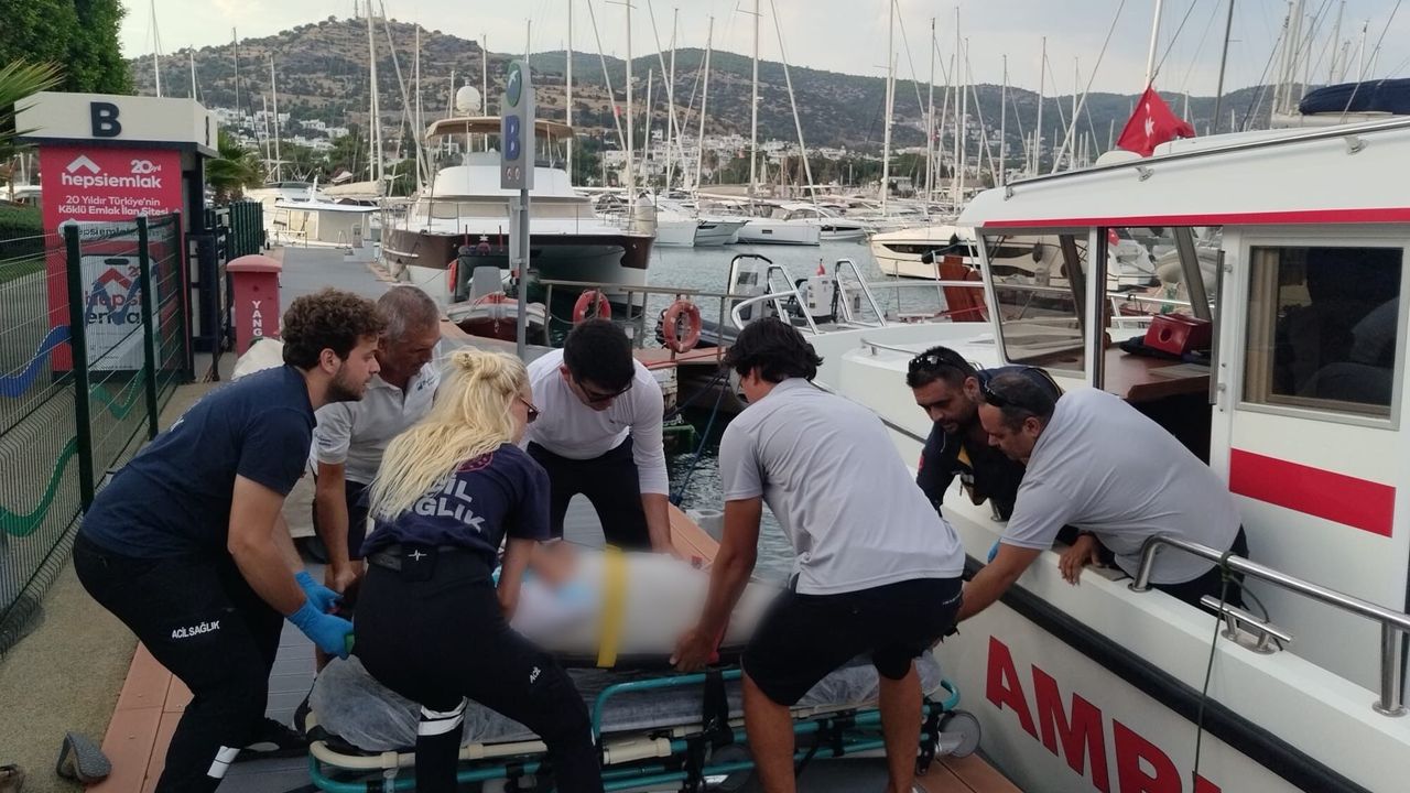 Bodrum açıklarında mavi tur alarmı: Tekneden Düşen ABD'li turist ameliyata alındı
