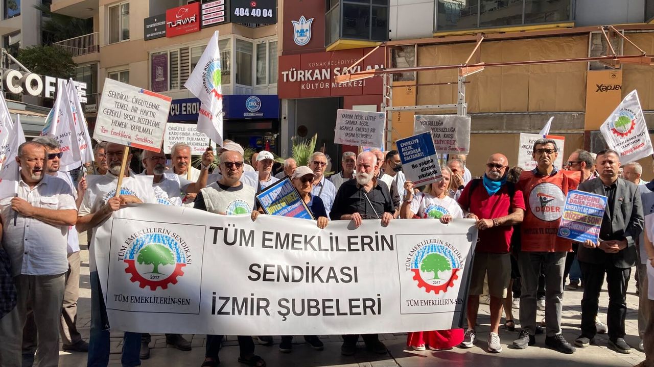 Emekliler 81 ilde meydanda: Konak'ta seyyanen zam eylemi