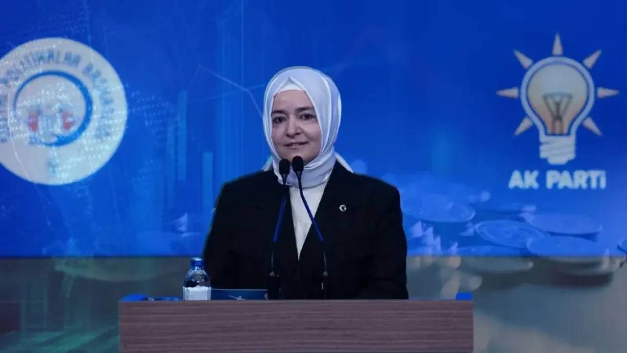 Fatma Betül Sayan Kaya kimdir, kaç yaşında? Hangi görevlerde bulundu, neden istifa etti?