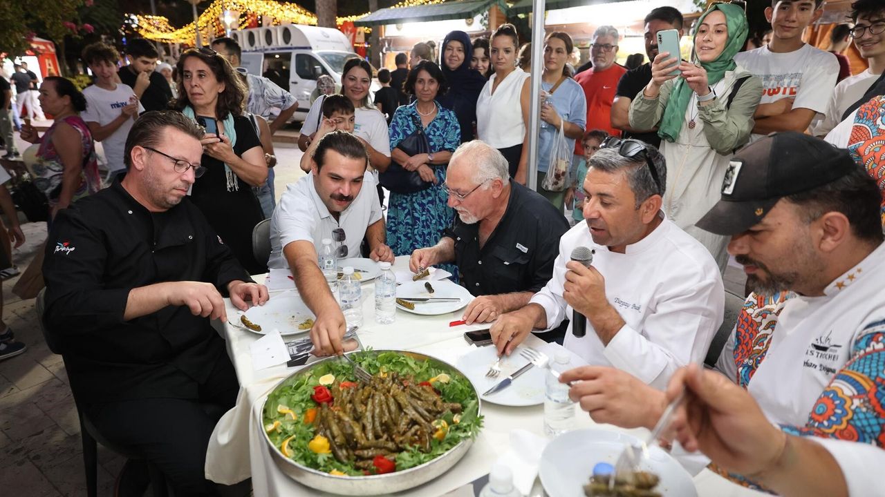 Manisa bağ bozumu şenliklerinde en güzel sarma yarışması heyecanı