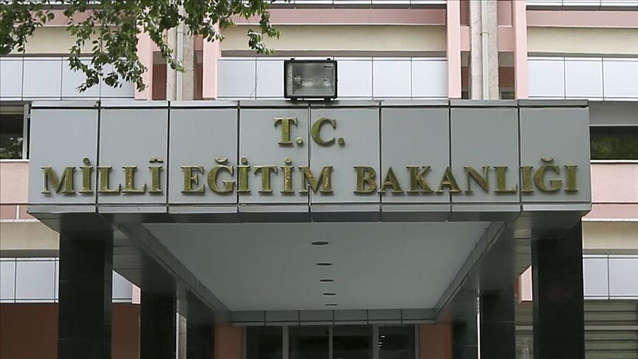 2026-2027 eğitim yılında müfredat sil baştan! Yeni sisteme hangi sınıflar geçiyor, kimler muaf tutuldu?