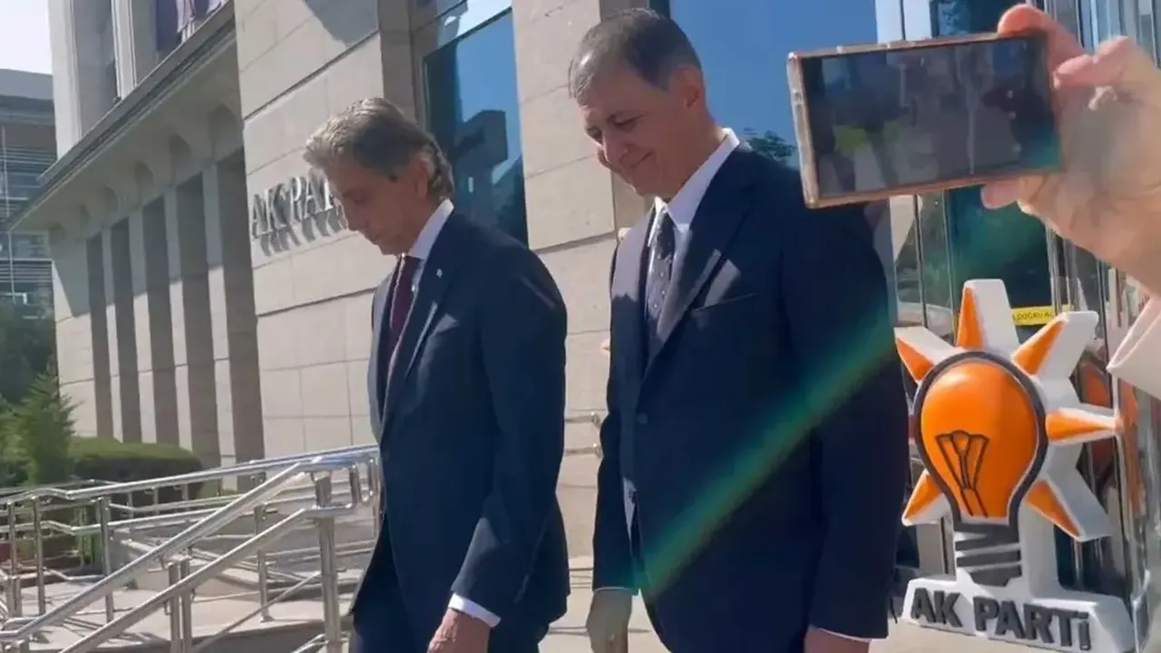 Cemil Tugay, İzmir Büyükşehir Belediye Başkanlığı'nı AK Parti'ye devrediyor