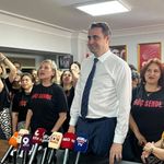 CHP İzmir'de görevden alınan yönetimden 'Gitmiyoruz' resti