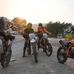 Motorlarını yarış için değil ateş savaşçıları için sürdüler: Motocross tutkunlarından anlamlı destek