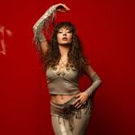 Sena Şener “Aşkından Ölmemeli” klibini yayımladı