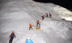 2 Hintli Everest Dağı’nda hayatını kaybetti