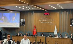 Meclis toplantısında Cemil Tugay'dan 'kazık' çıkışı: Kimsenin İzmir’e kazık atmasını istemiyorum!