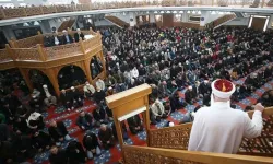 Cuma namazı kaçta kılınacak, ezan saat kaçta okunacak? 25 Eylül Diyanet il il cuma ezanı saatleri listesi