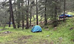 Piknik yapan ailenin üzerine yıldırım düştü!
