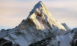 Everest Dağı'nda dağcılar dünya rekoru kırdı