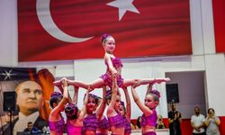 Bayraklı Belediyesinde spor ve sanatla büyüyen nesiller sahnede