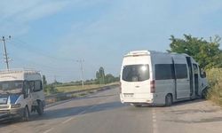 Denizli Çivril karayolunda iki işçi servisi çarpıştı 10 yaralı