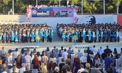 EÜ Edebiyat Fakültesinde mezuniyet sevinci yaşandı